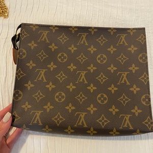 Louis Vuitton toiletry 26